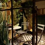 Wood, Food & Bed & Breakfast