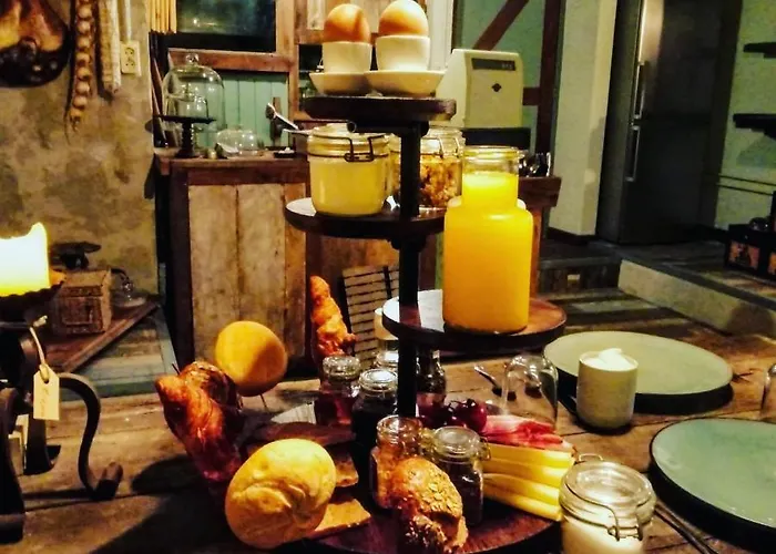 Wood, Food & Couette-café 3*